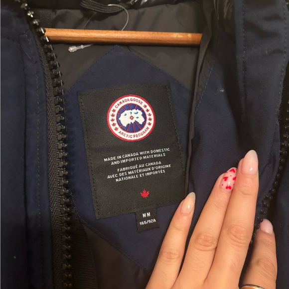 Women’s Canada goose Hooded Jacket - Picture 4 of 5
